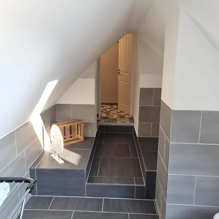 아파트 Tine In Der *